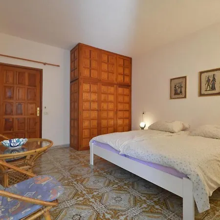 Samuel 2 Apartment *